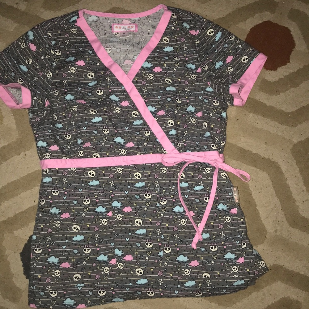 Scrub top